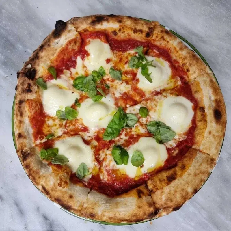 Pizza Margherita — Pizzeria Dino